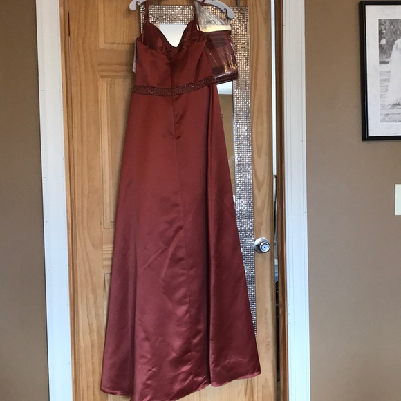 Gown - Picture 2 of 6